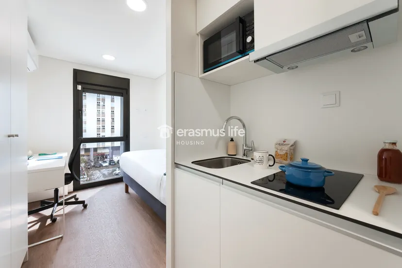 Economic Studio Apartment – 6 – Month Minimum Stay in Arreiro, lisboa – photo 1 of 1