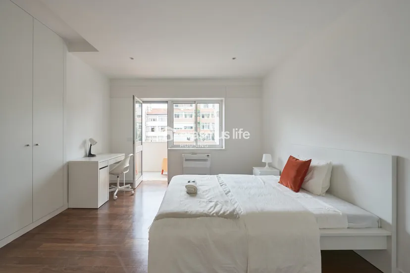 Sunny Double Room 6, Fully Furnished in Avenidas Novas, lisboa – photo 1 of 1