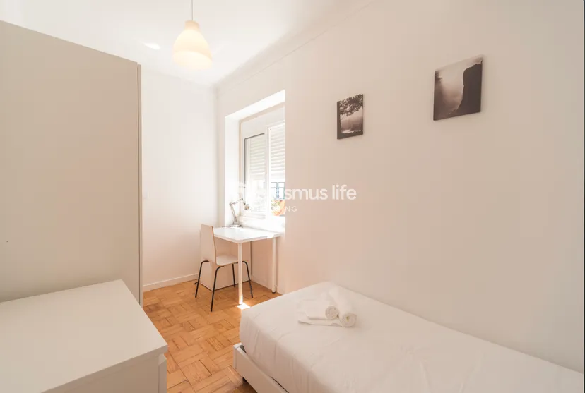 Room 2437 in Jardim Zoologico, lisboa – photo 1 of 1