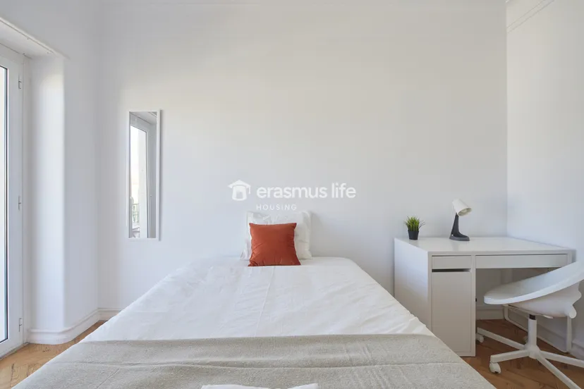 Comfortable Double Room 1 in Bairro de São Miguel, lisboa – photo 1 of 1