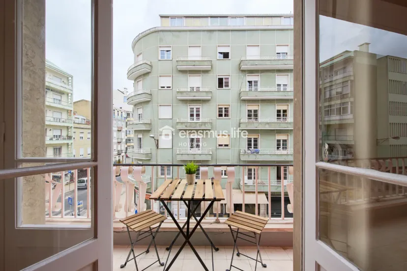 Room 5 - Double Room in Arroios, Lisbon – photo 1 of 1